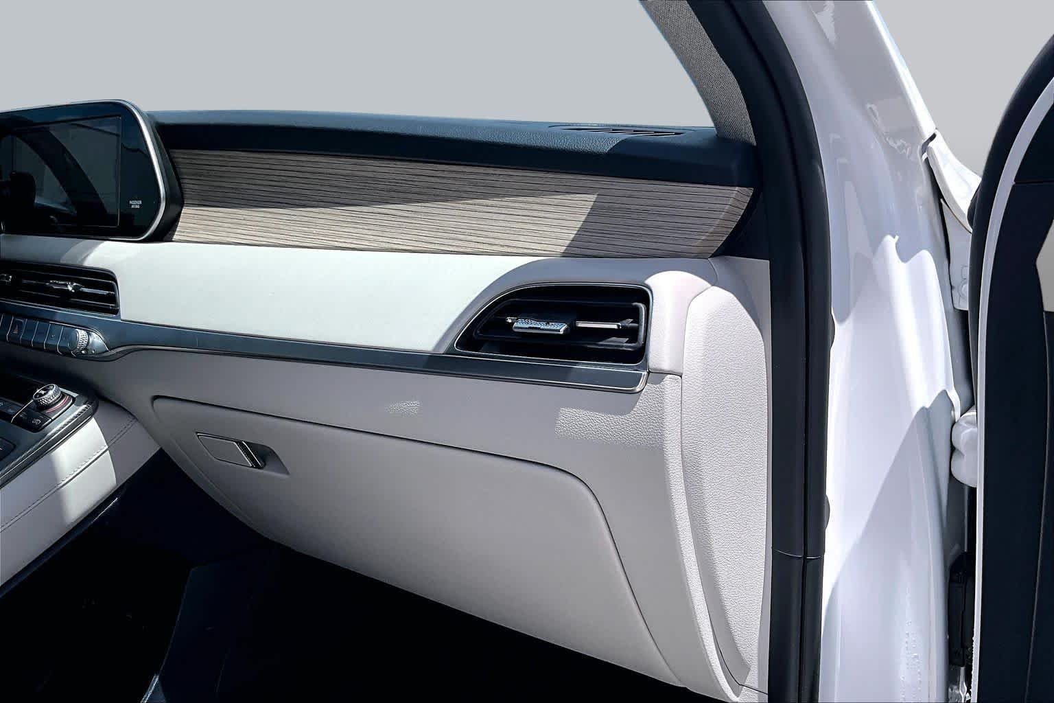 Used 2021 Hyper White Hyundai Limited image 17