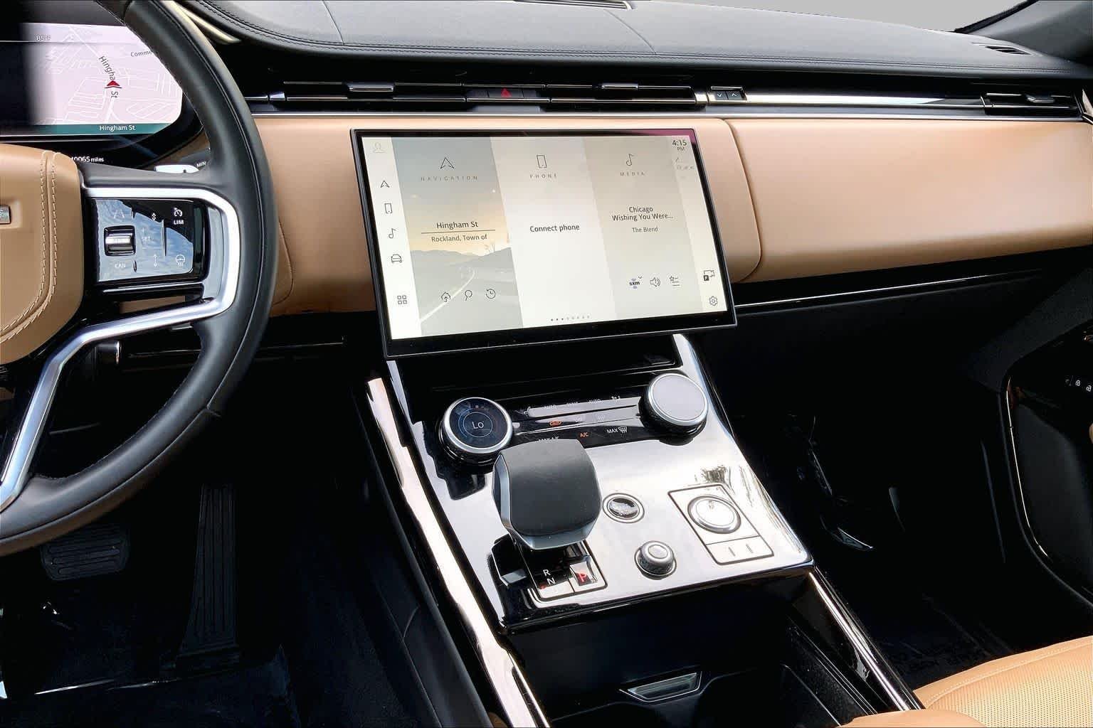 Used 2023 Fuji White Land Rover SE image 8