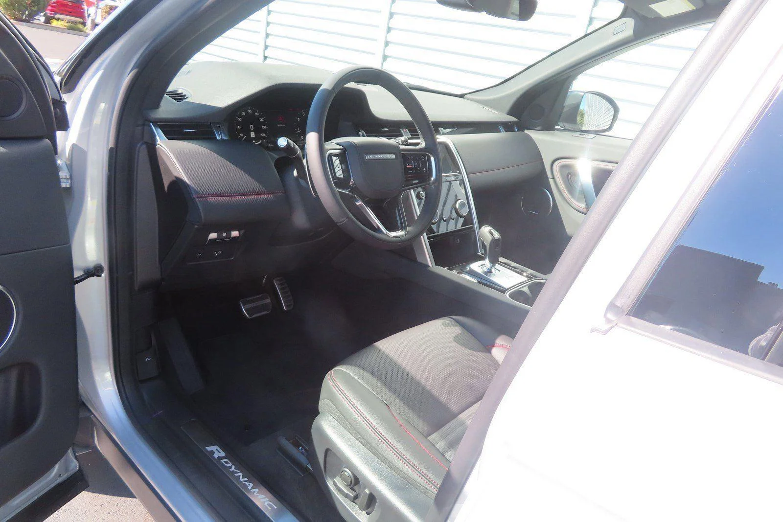 Used 2023 Hakuba Silver Metallic Land Rover SE R-Dynamic image 19