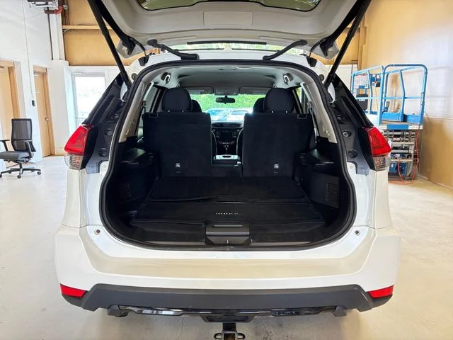 Used 2018 White Nissan SV image 25