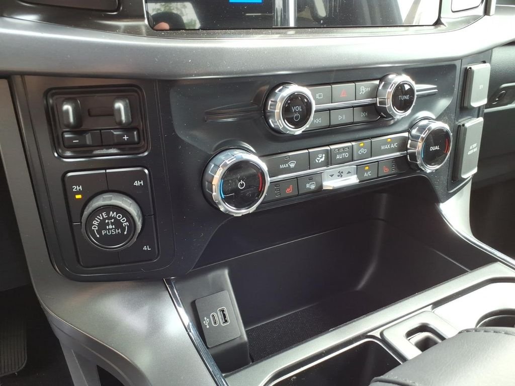 New 2026 Agate Black Metallic Ford XLT image 21