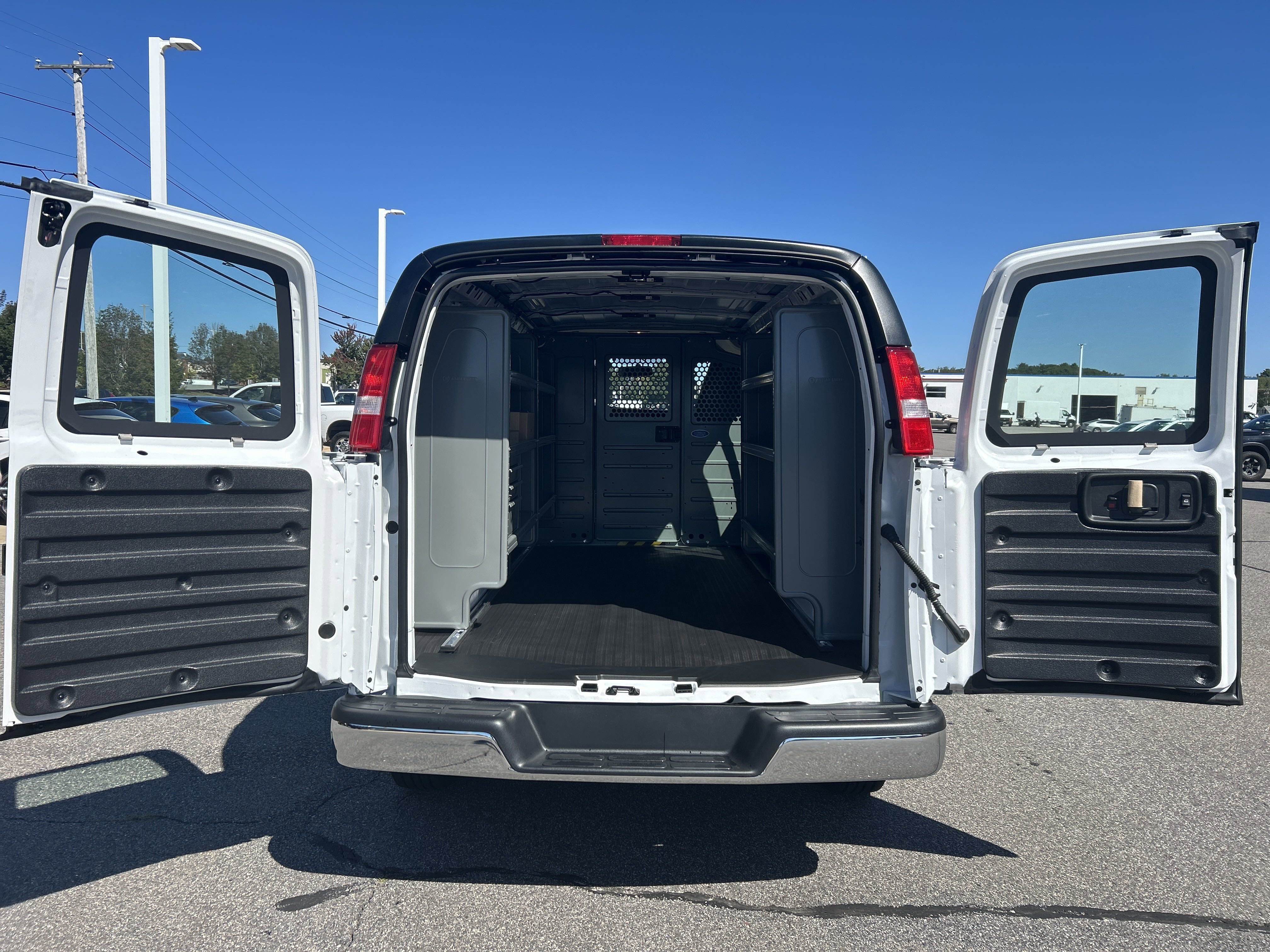 2025 Chevrolet Express Cargo Work Van - Photo 11