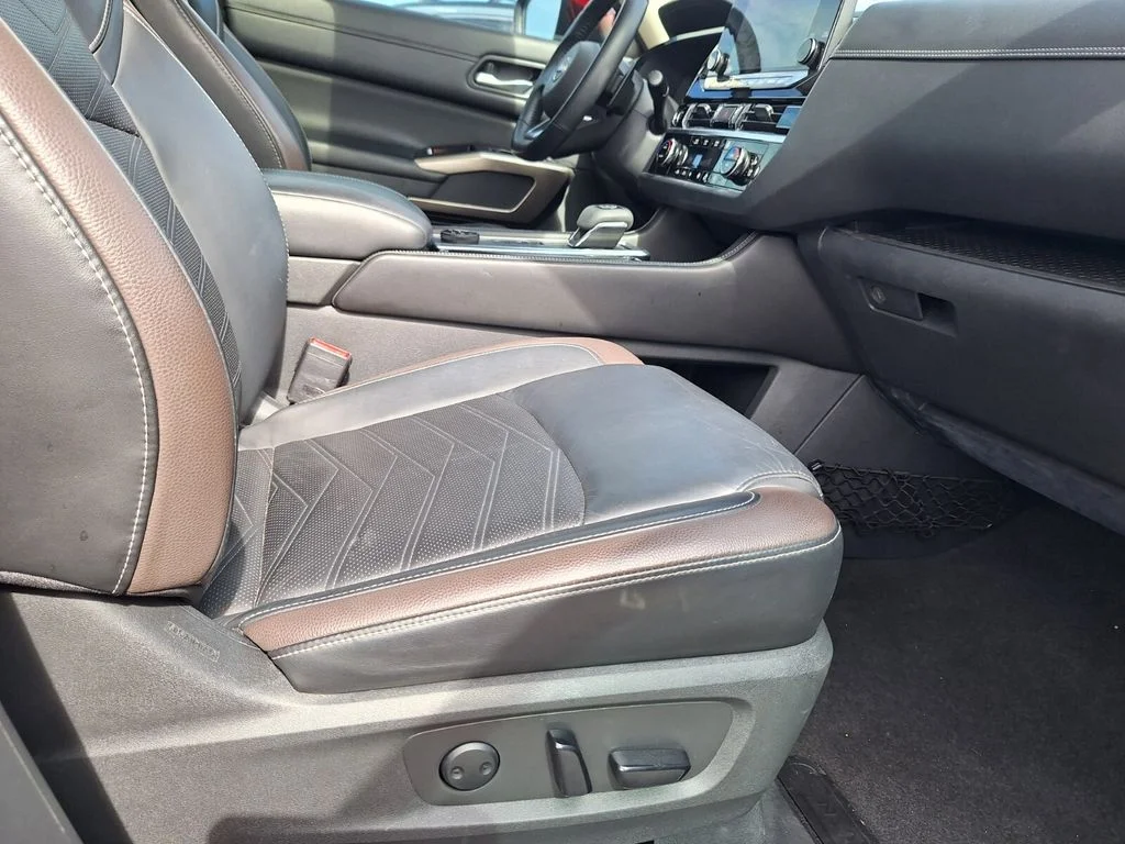 Used 2023 Red Nissan Platinum image 31