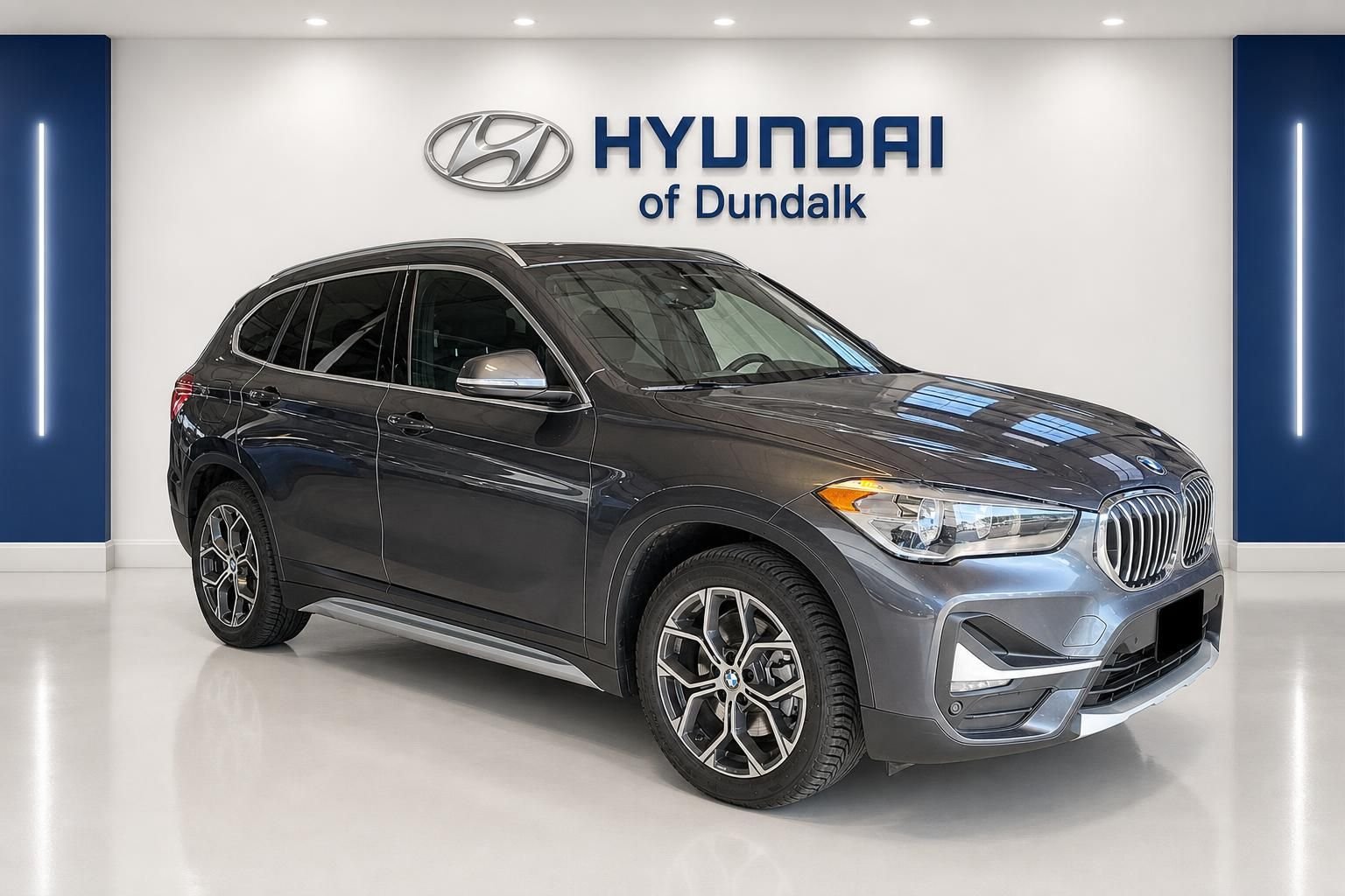 Used 2020 Gray BMW xDrive28i image 1