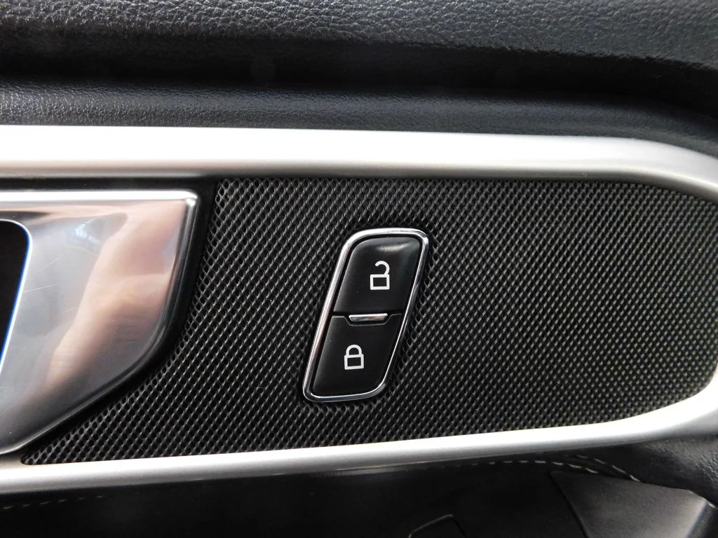 Used 2020 Agate Black Metallic Ford XLT image 12