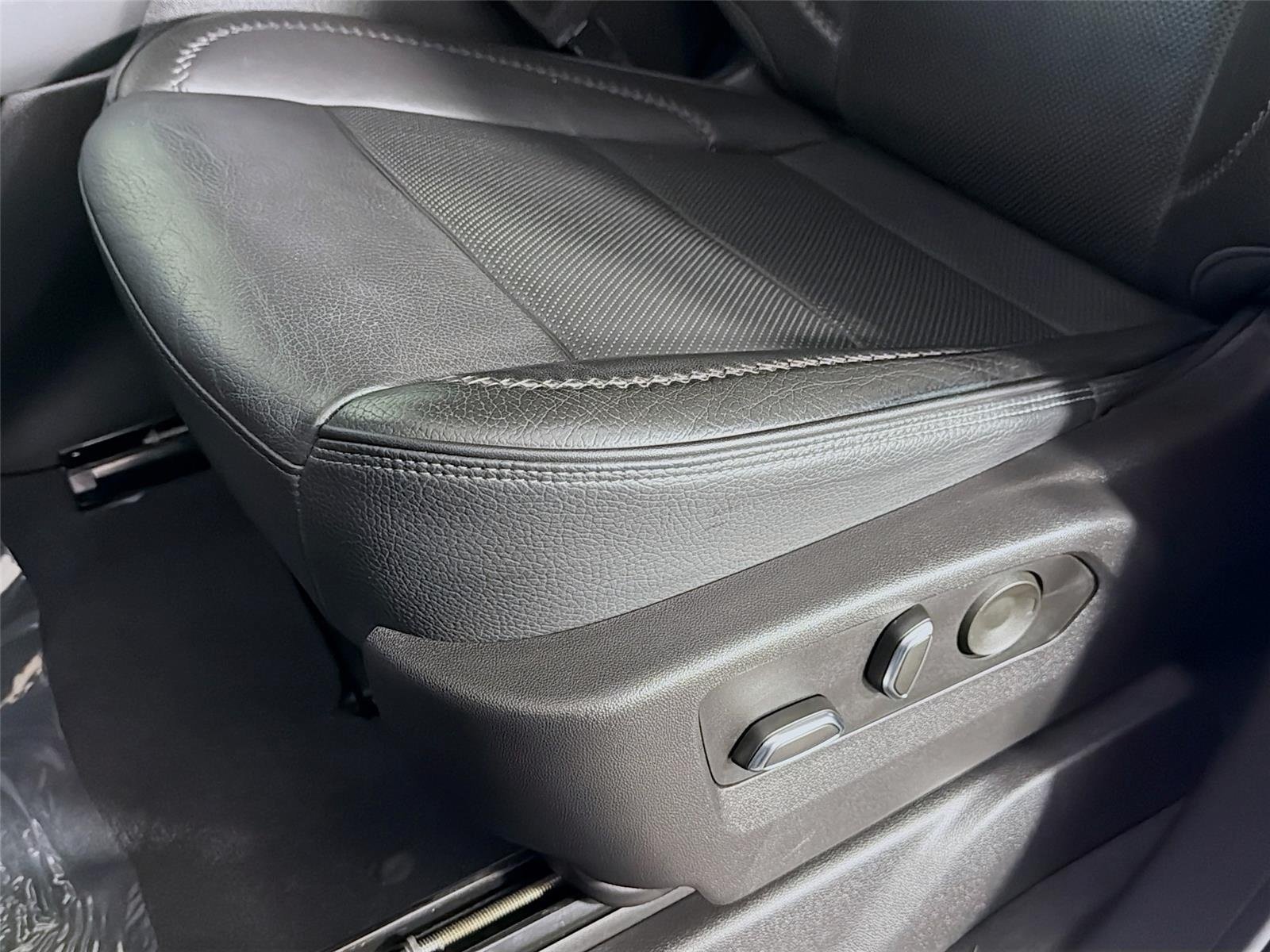 Used 2023 Summit White GMC Denali image 21