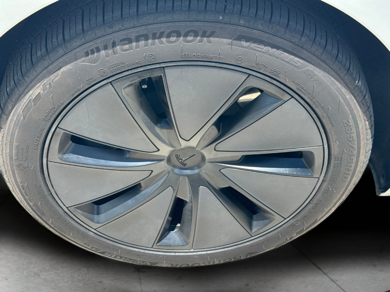 Used 2025  Tesla Long Range image 33
