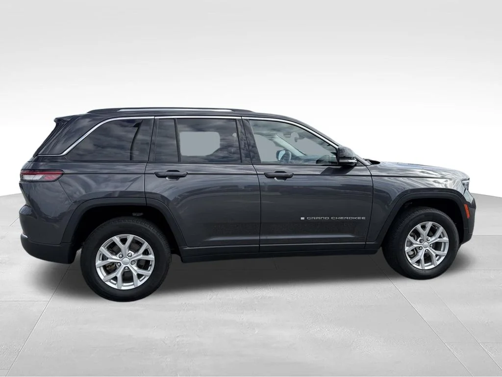 Used 2023 Gray Jeep Limited image 28