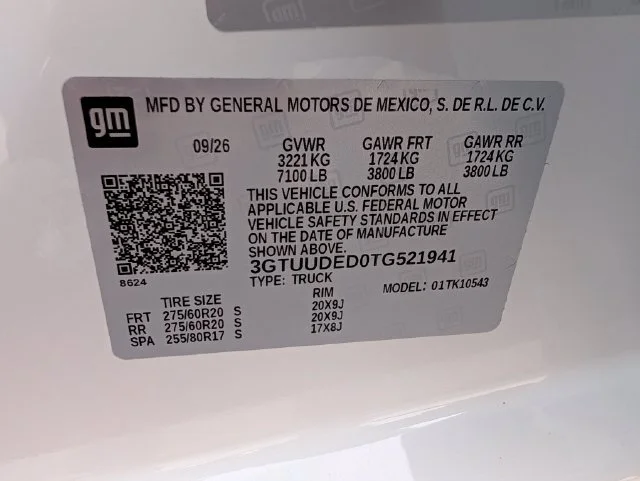 New 2026 Summit White GMC SLT image 30