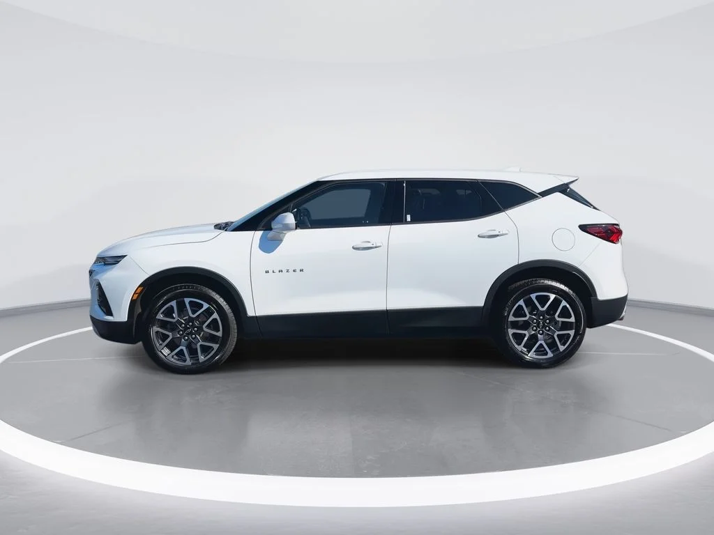 Used 2022 White Chevrolet LT image 5