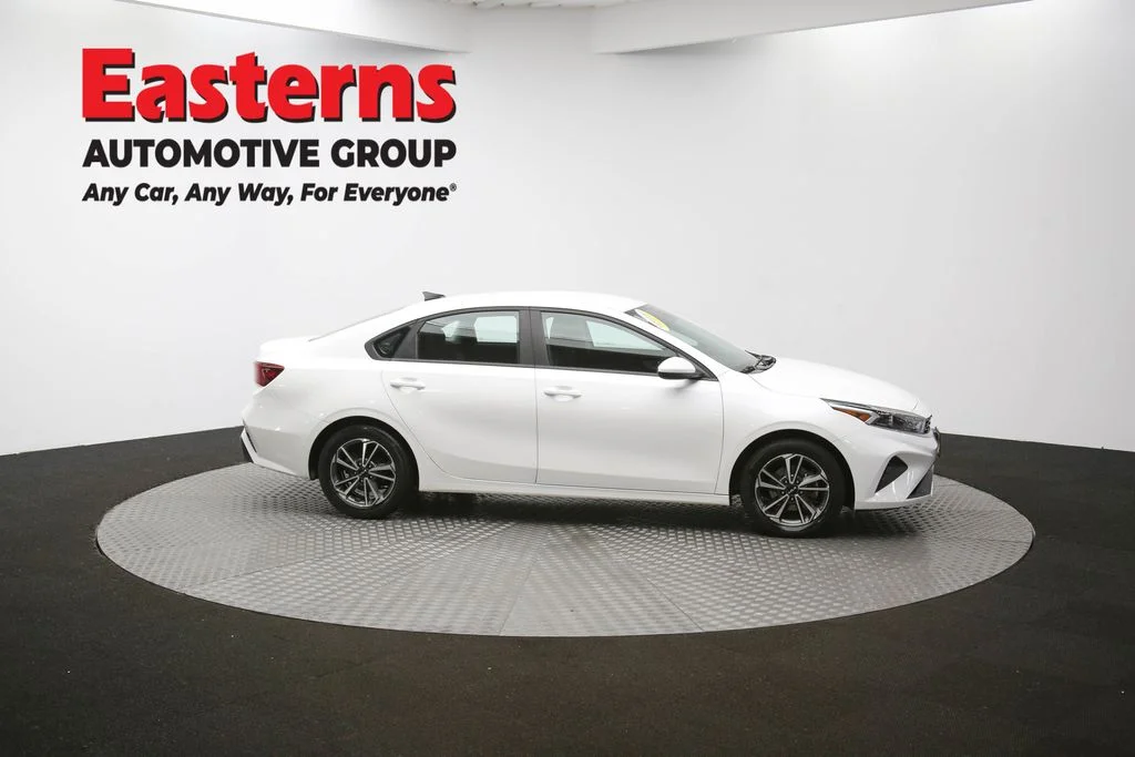 Used 2023 White Kia LXS image 45