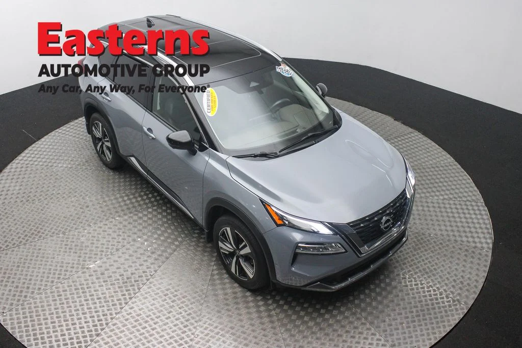 Used 2023 Gray Nissan SL image 3