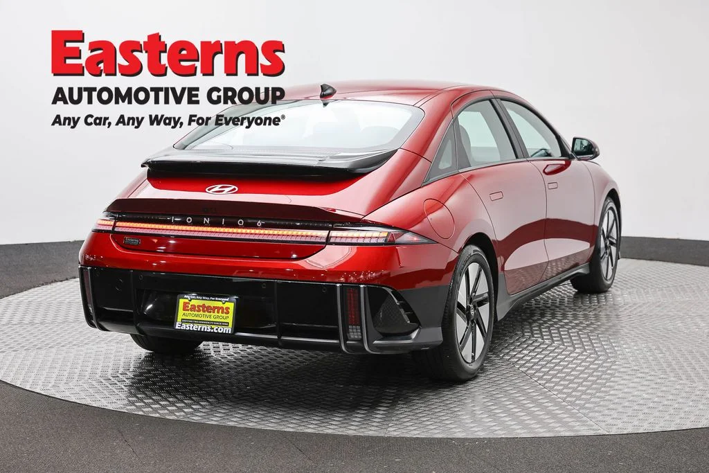 Used 2024 Red Hyundai SE image 5