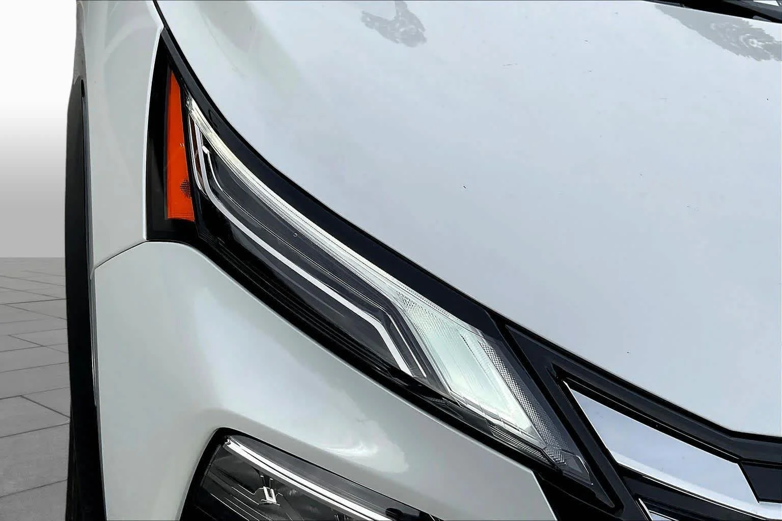 Used 2025 Everest White Pearl Nissan Platinum image 55