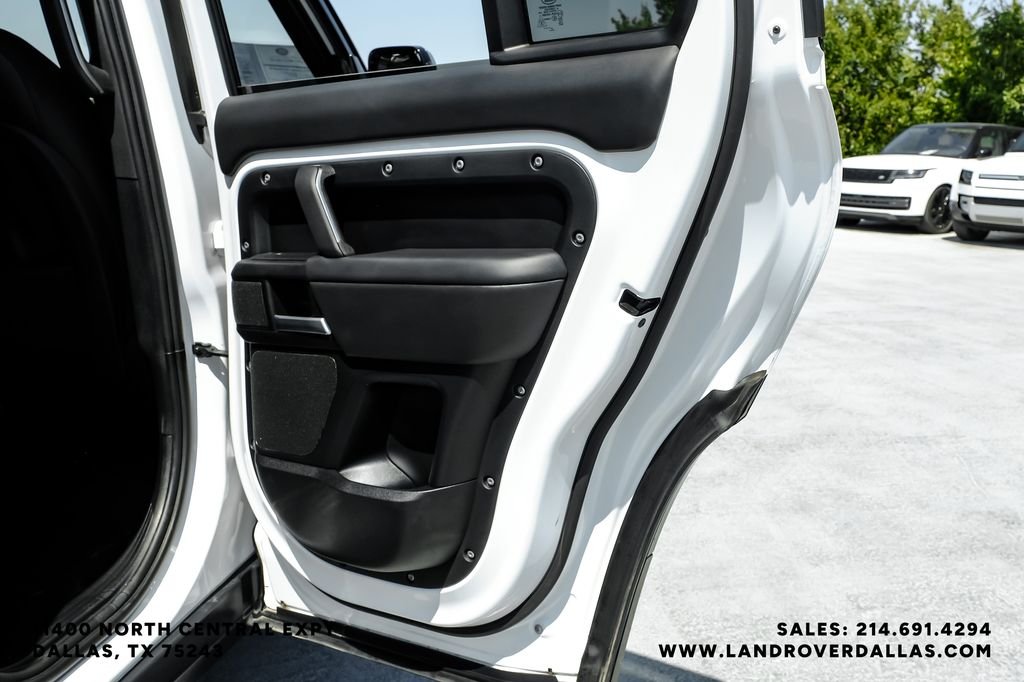 Used 2025 Fuji White Land Rover X-Dynamic SE image 35