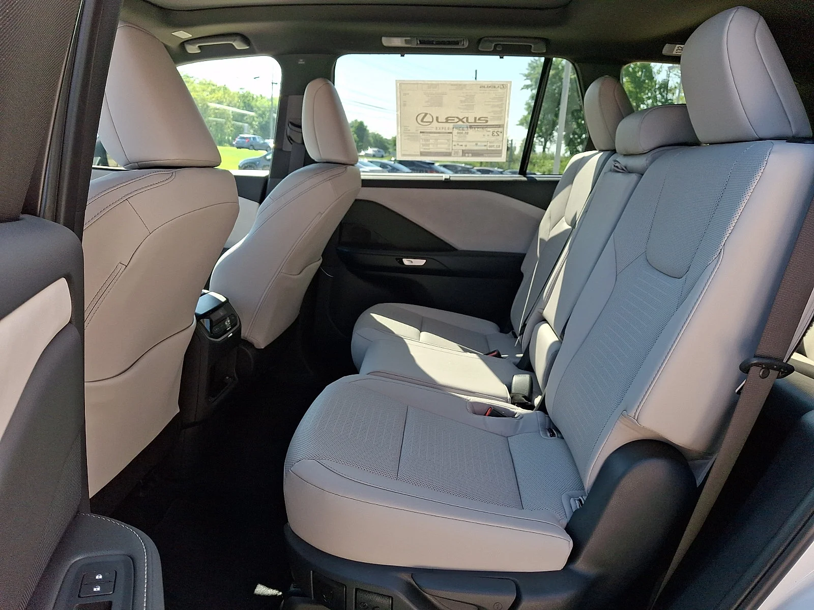 New 2026 Wind Chill Pearl Lexus  image 6