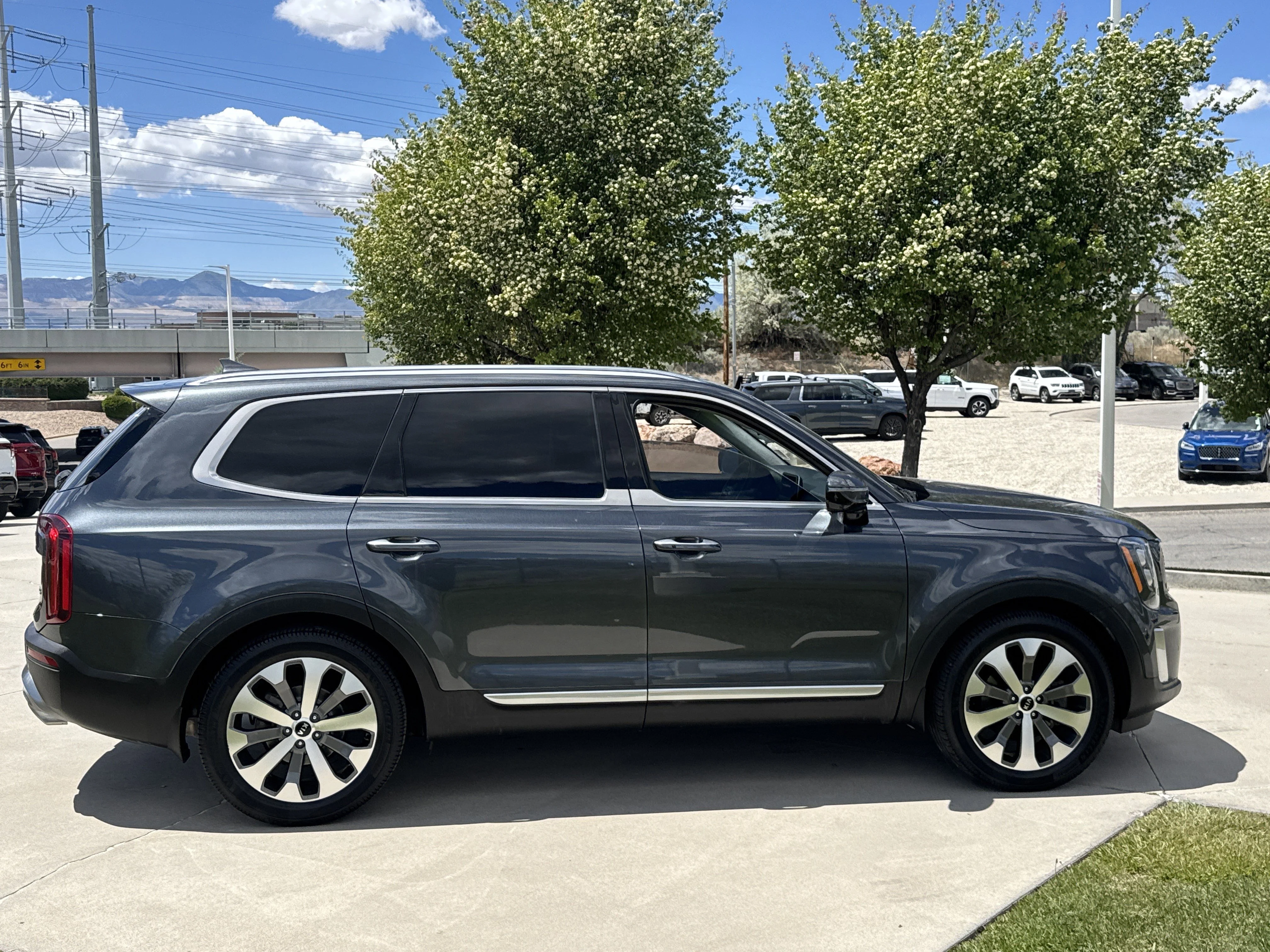 Used 2021 Gravity Gray Kia SX image 6