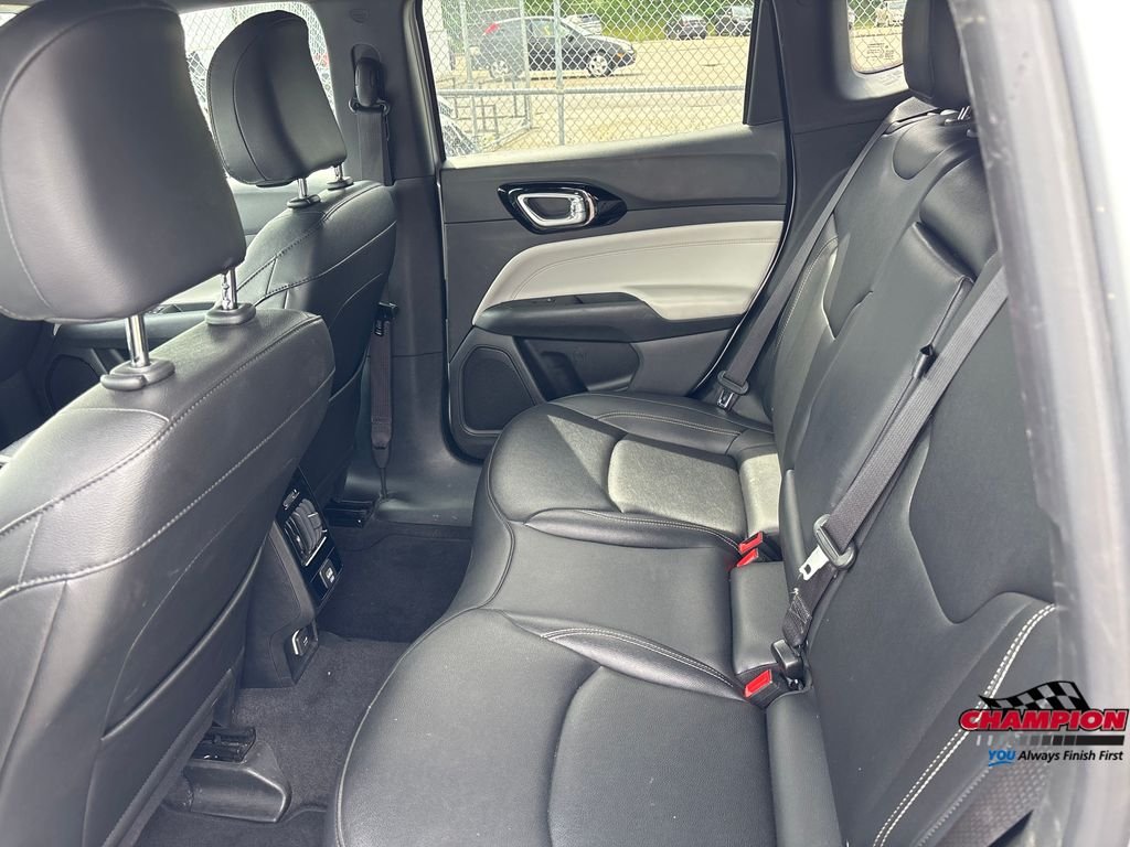 Used 2025 Silver Jeep Limited image 20