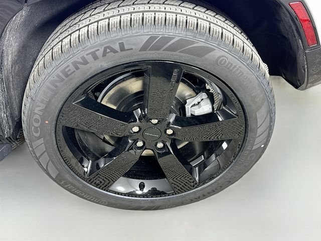 New 2026 Fuji White Land Rover X-Dynamic SE image 33