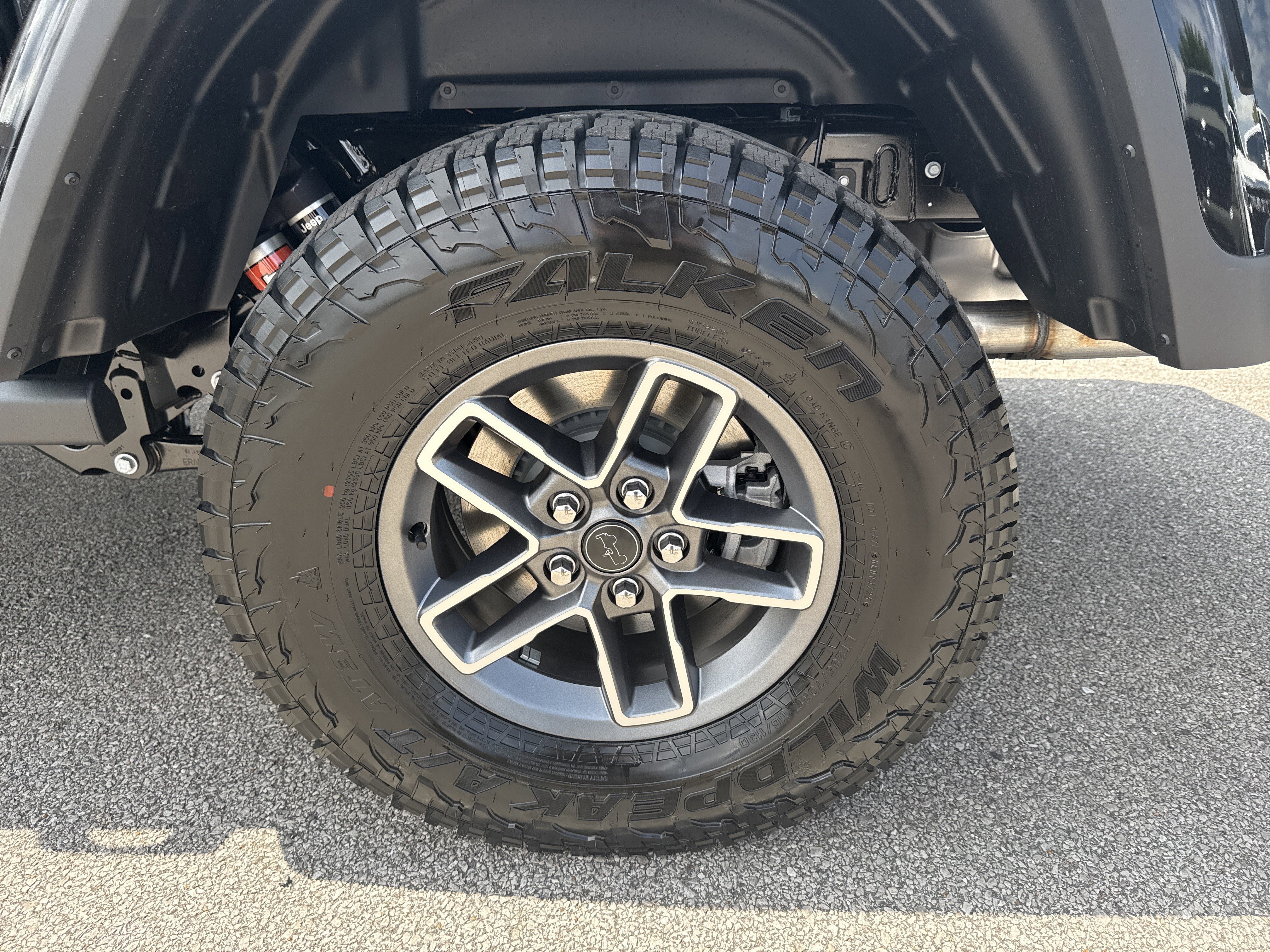 New 2026 Black Clear-Coat Exterior Paint Jeep Mojave X image 20