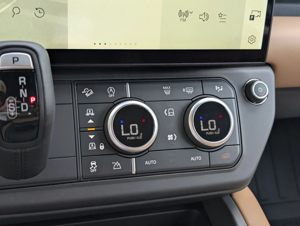 New 2026 Fuji White Land Rover X-Dynamic SE image 19