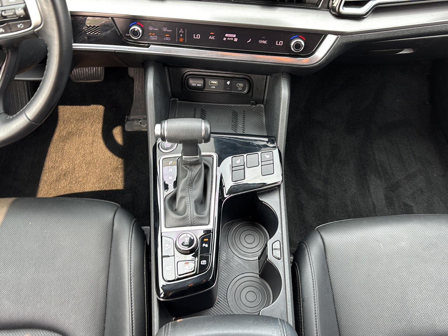 Used 2024 Everlasting Silver Kia EX image 12