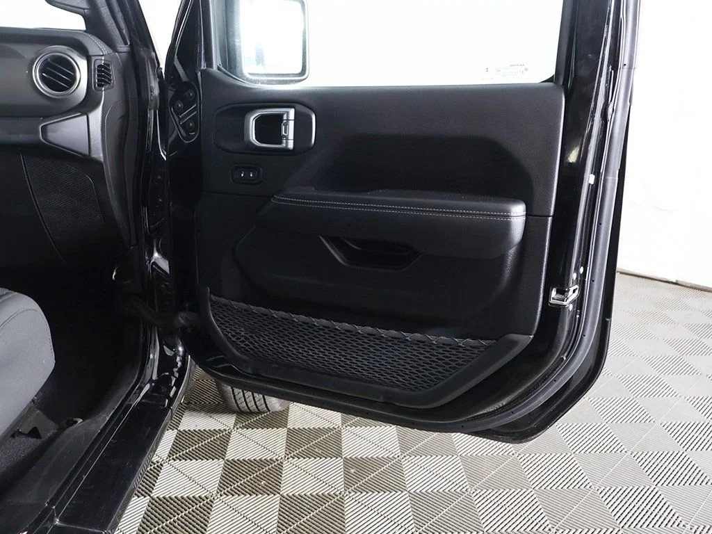 Used 2023 Black Jeep Sahara image 19