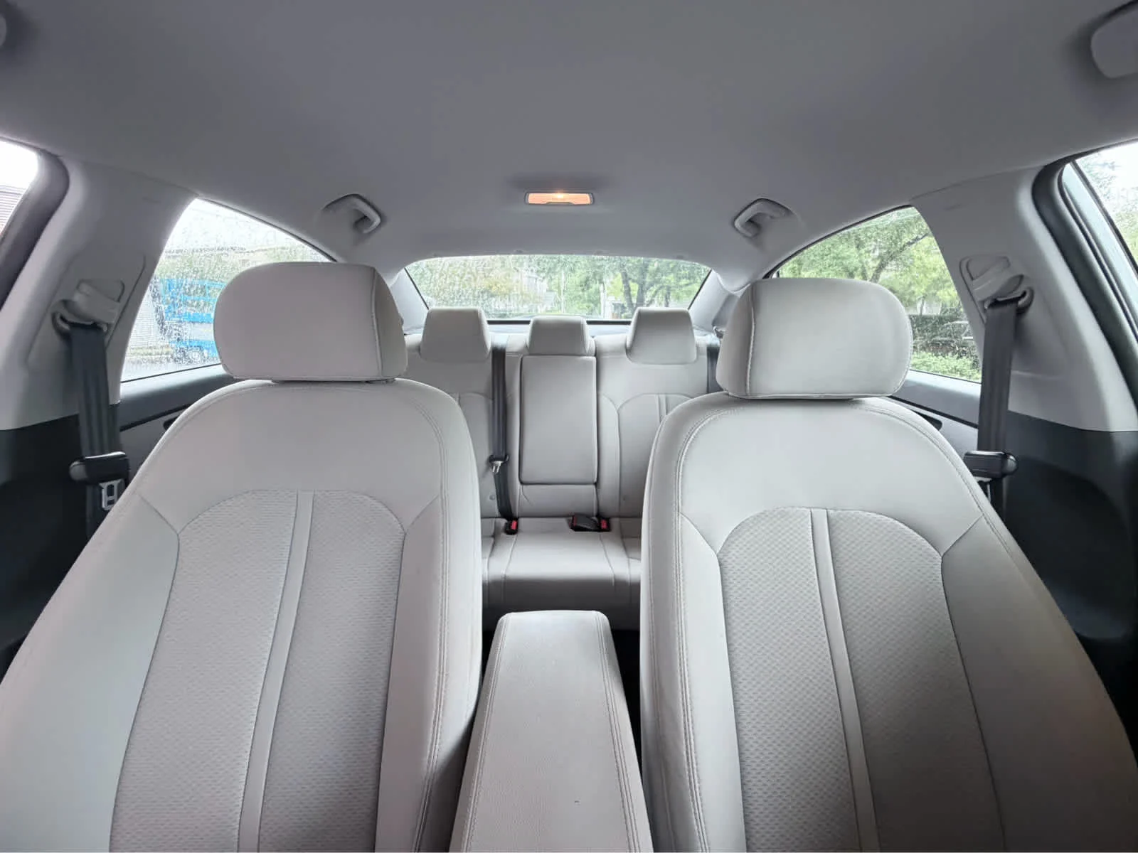 Used 2019  Hyundai SE image 17