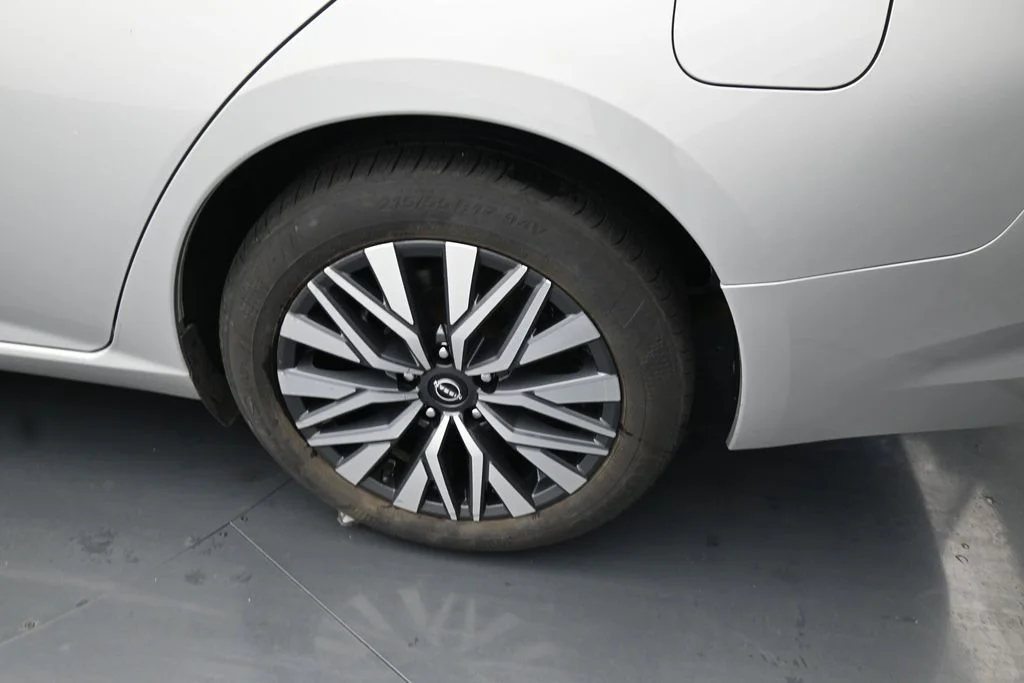 Used 2024 Silver Nissan 2.5 SV image 15