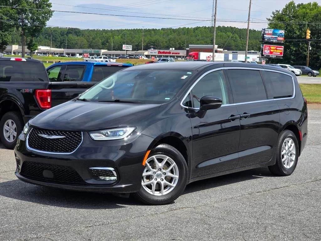 Used 2023 Black Chrysler Touring L image 2