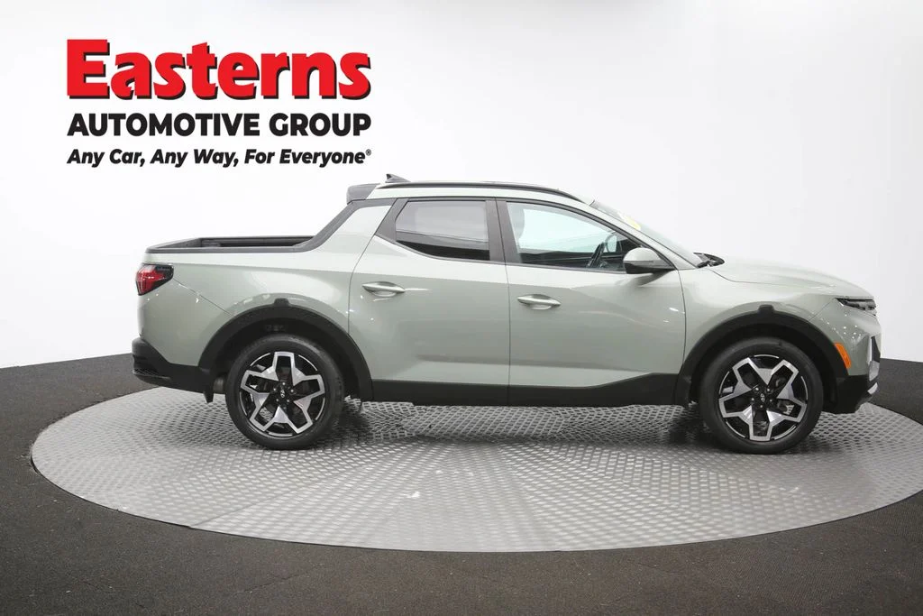 Used 2022 Green Hyundai Limited image 39