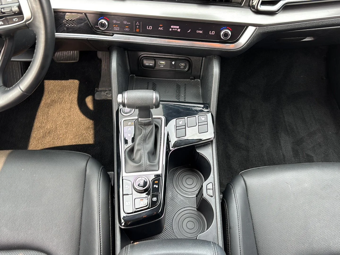 Used 2024 Everlasting Silver Kia EX image 12