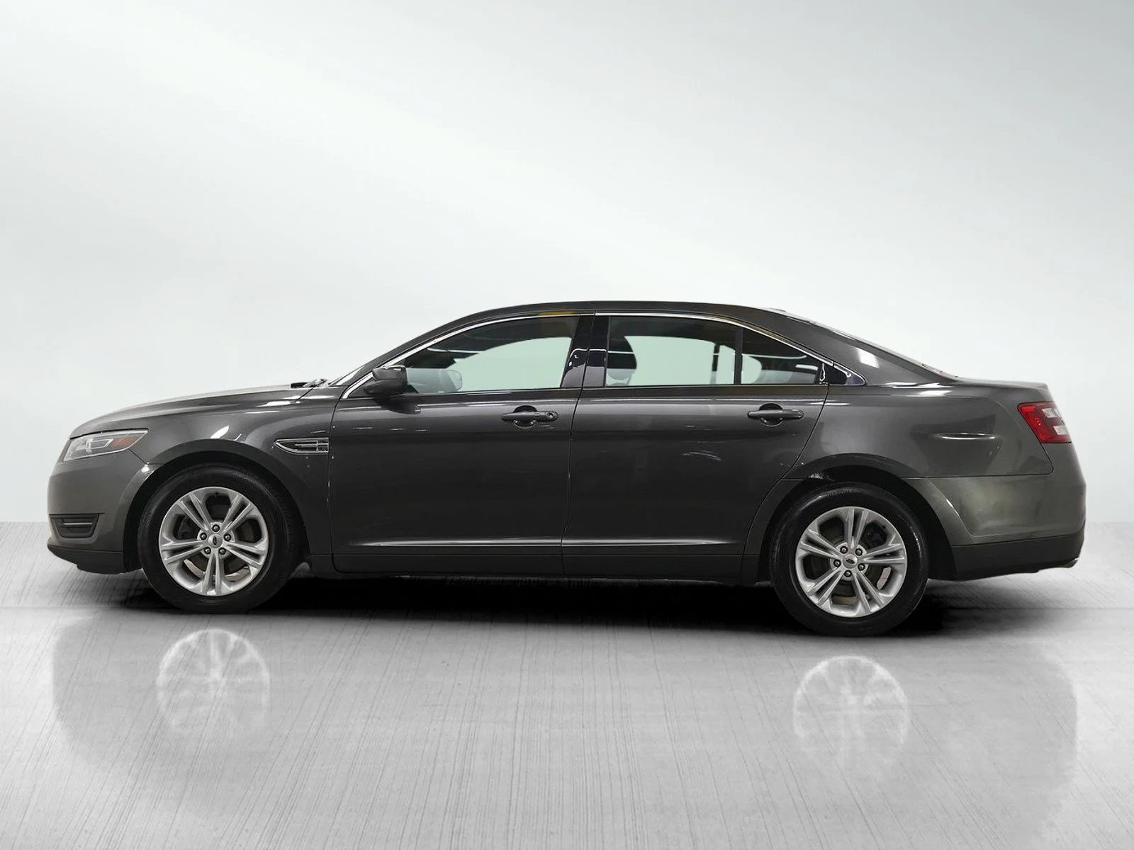 Used 2018 Ford Taurus SEL with VIN 1FAHP2H8XJG118849 for sale in Wayzata, Minnesota