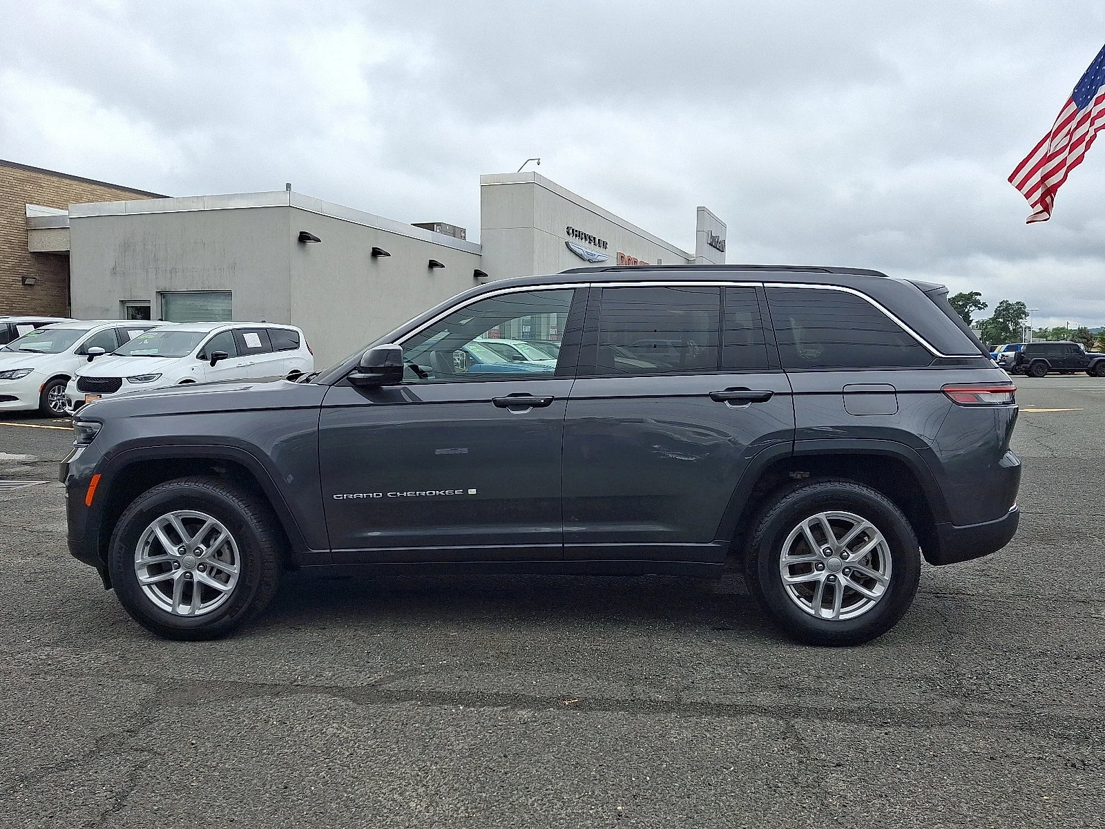 Certified Used 2025 Baltic Gray Metallic Clearcoat Jeep Laredo X image 4