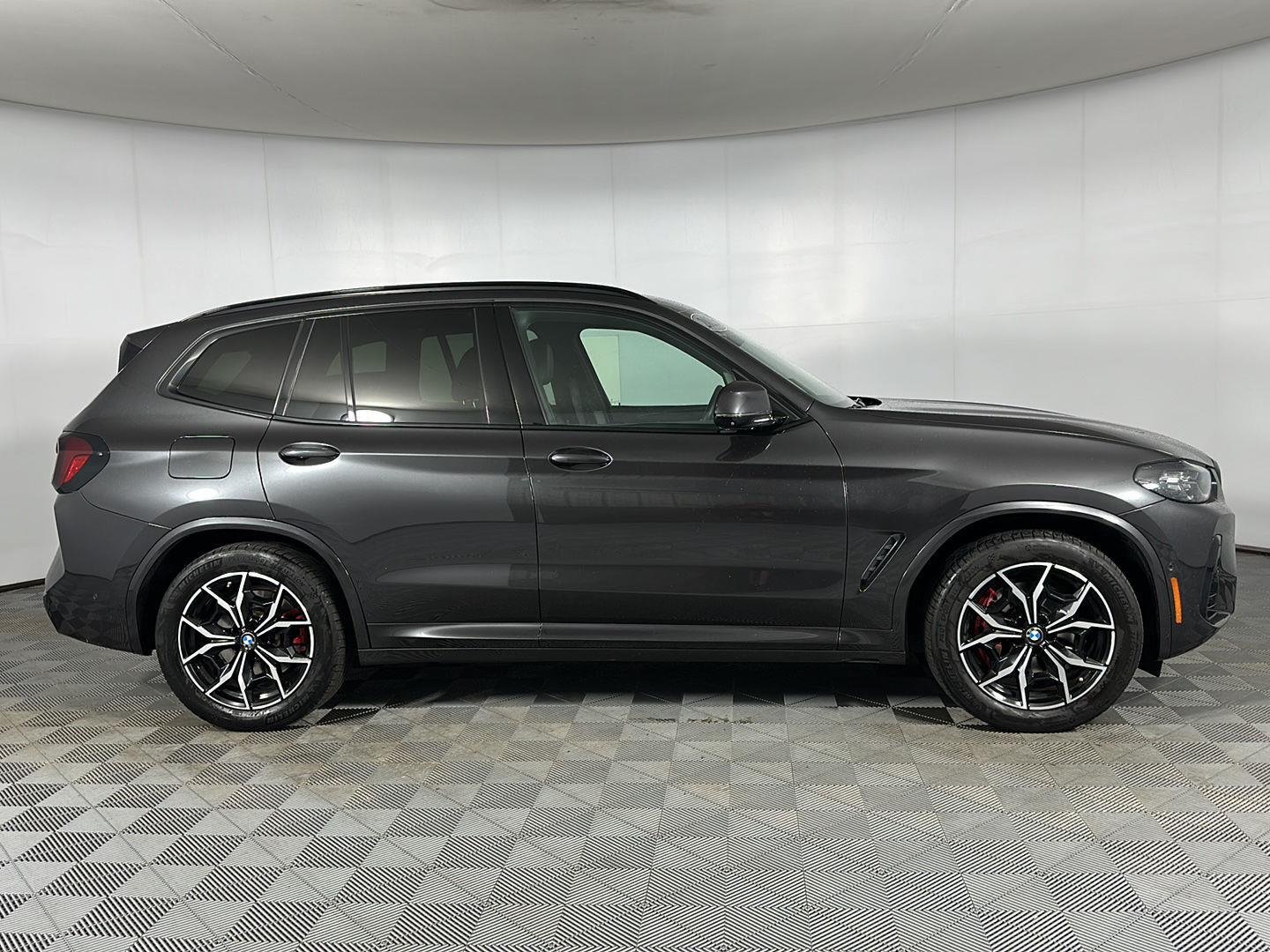 Used 2023 Dark Graphite Metallic BMW xDrive30i image 28