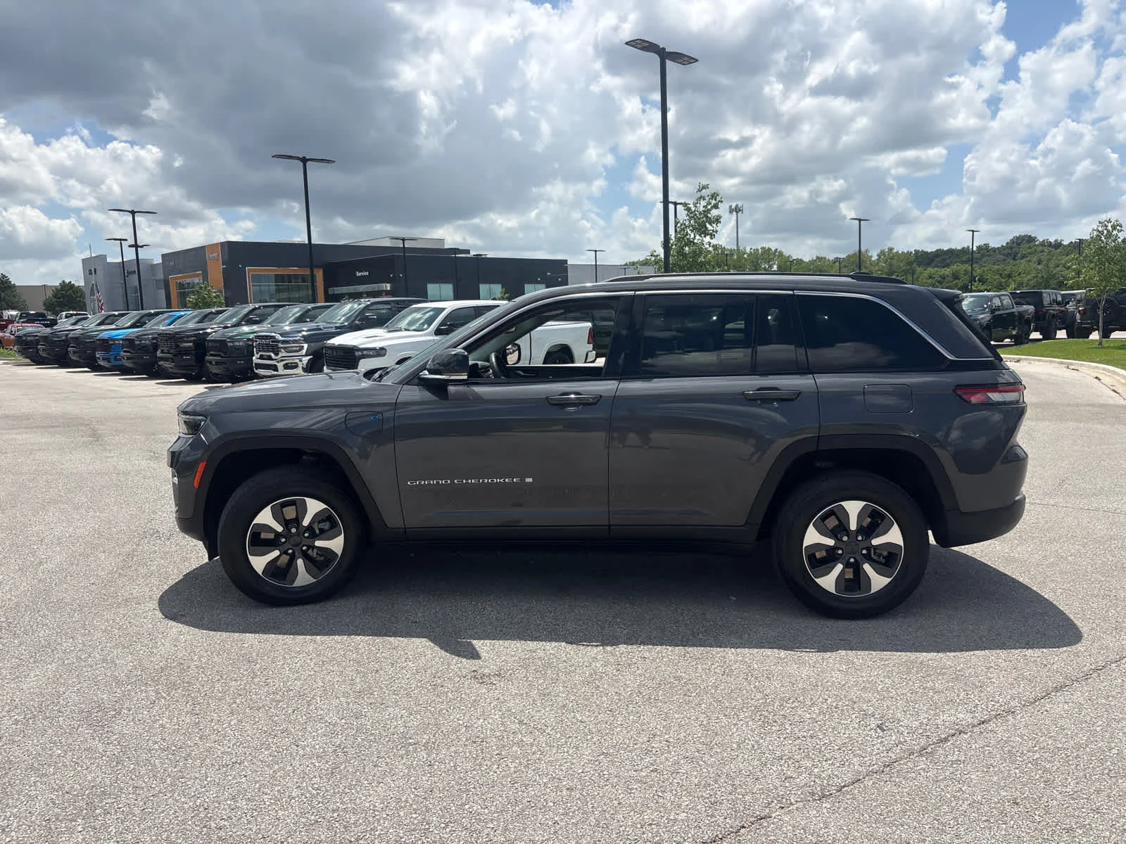 Used 2022 Baltic Gray Metallic Clearcoat Jeep  image 6