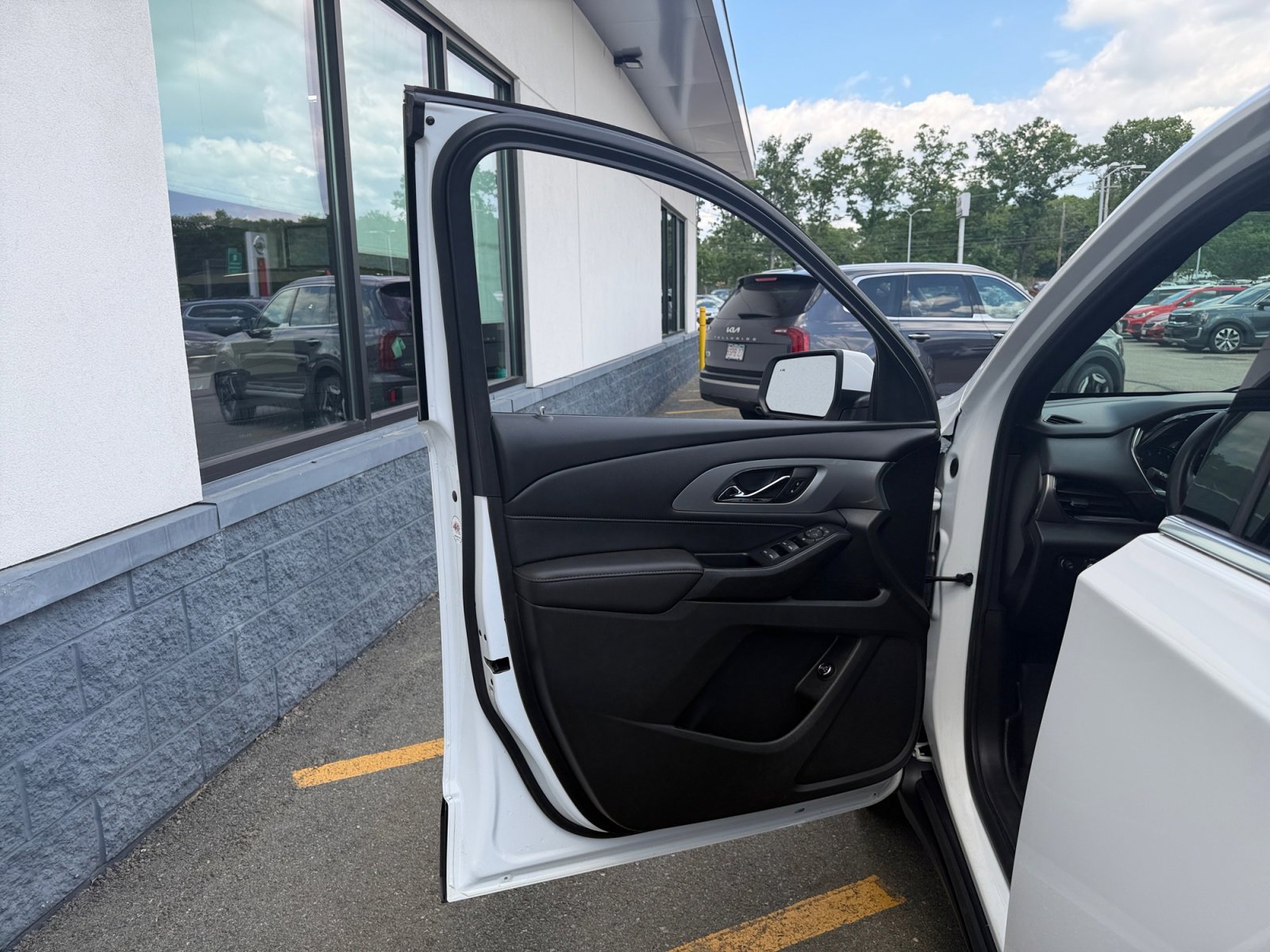 Used 2022 Summit White Chevrolet LT Cloth image 28