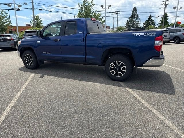 Used 2014 Blue Toyota SR5 image 12