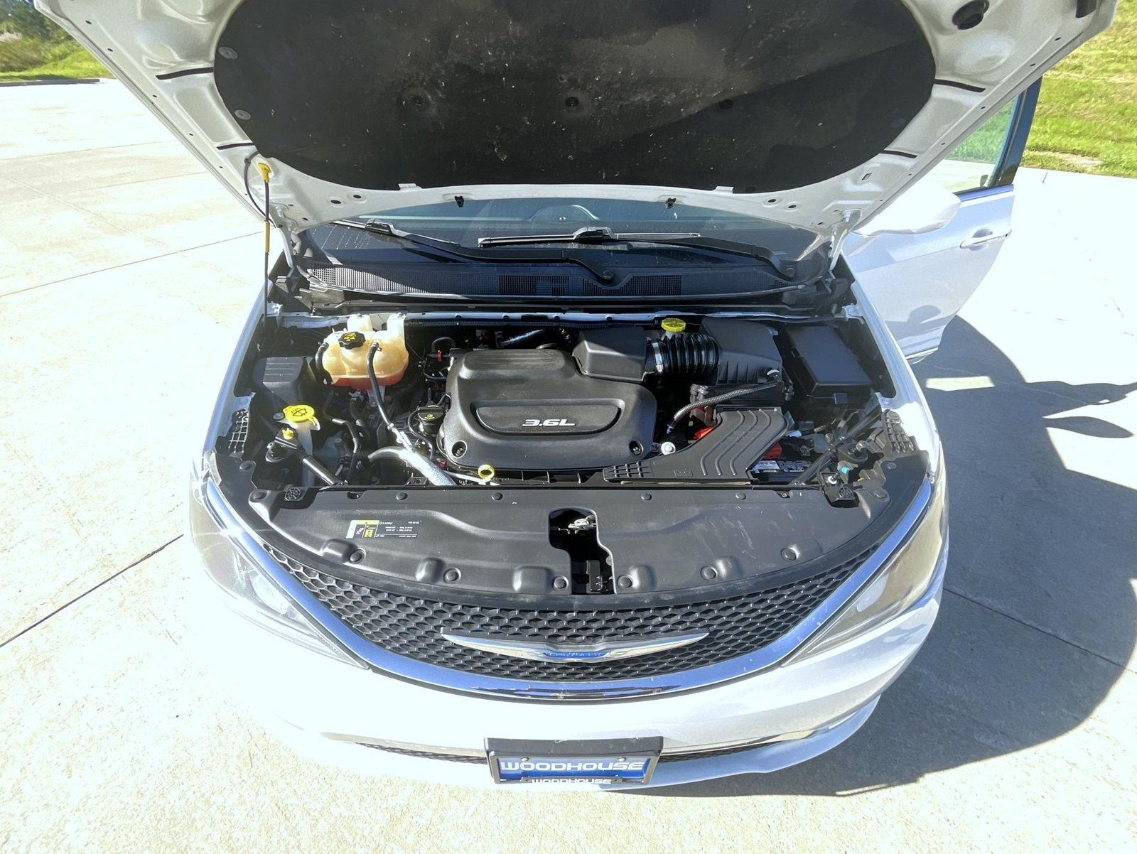 Used 2018 White Chrysler Touring L Plus image 26