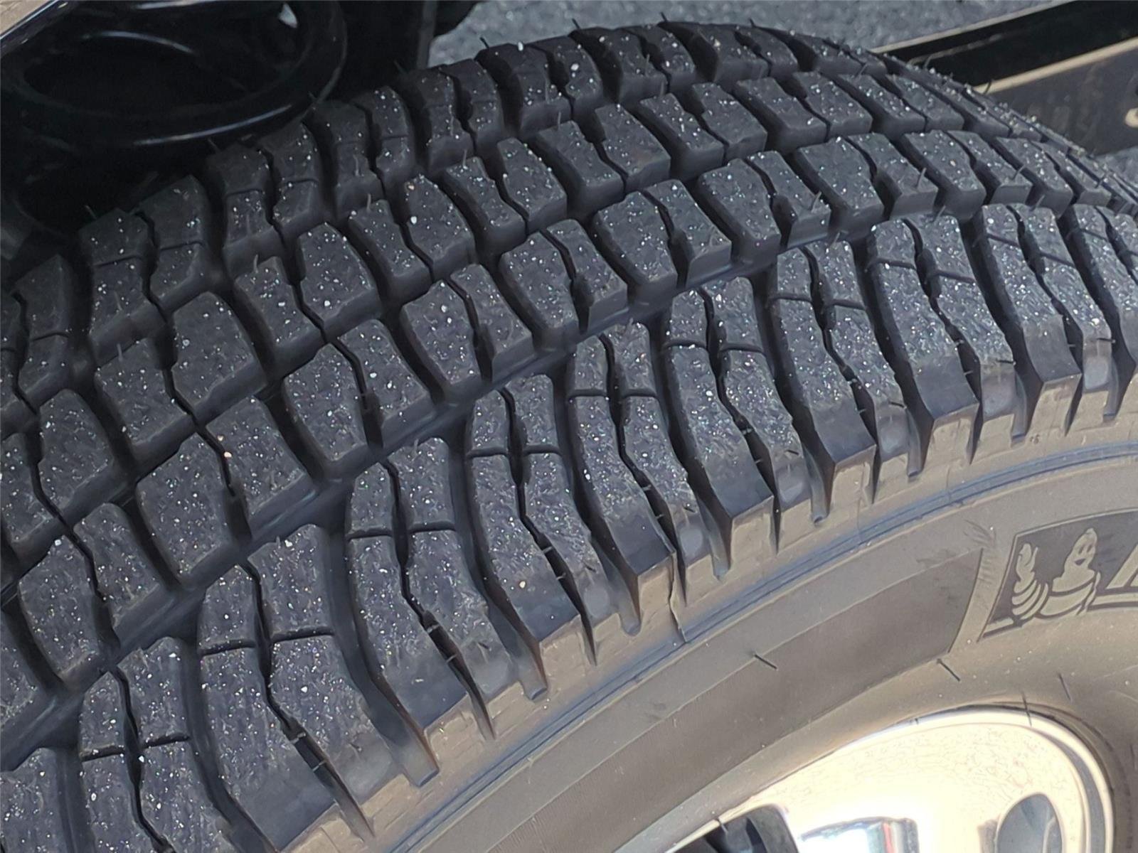 New 2026 Agate Black Metallic Ford F-350® Lariat® image 13