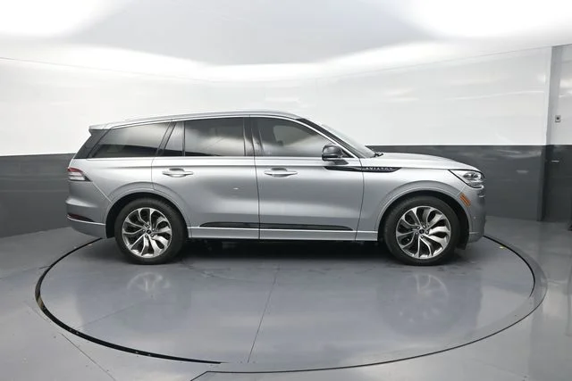 Used 2022 Silver Lincoln Grand Touring image 29