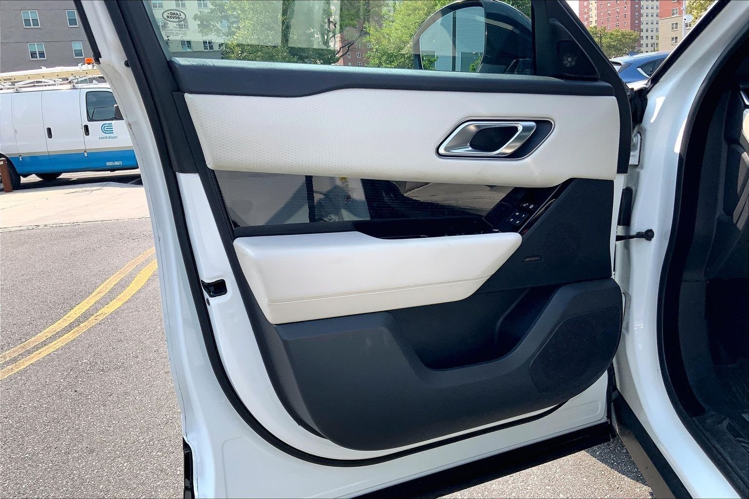 Used 2020 Fuji White Land Rover P250 R-Dynamic S image 21