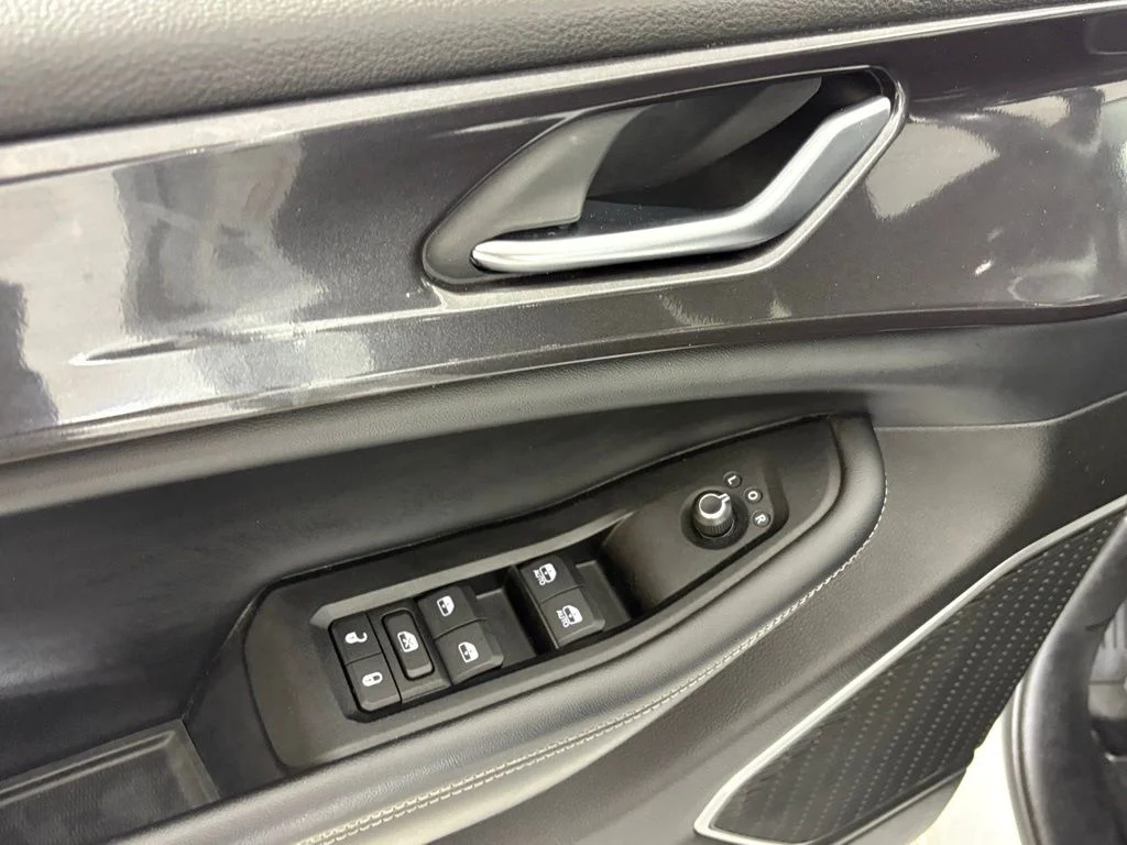 Used 2022 White Jeep Laredo image 15