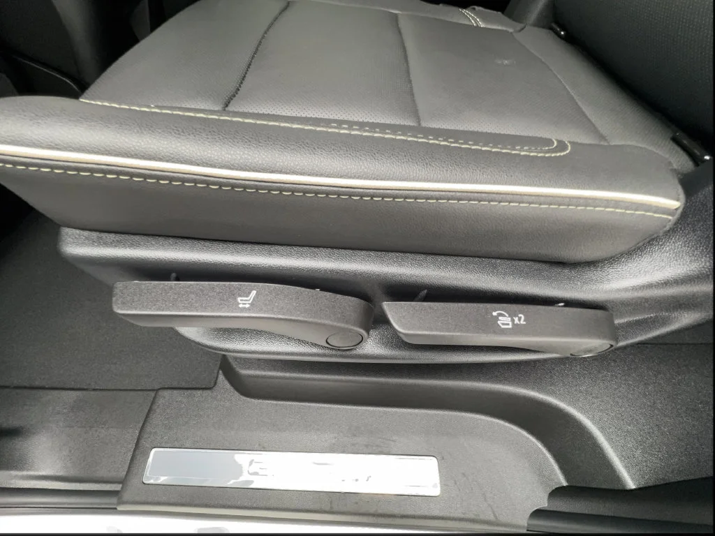 Used 2026 White GMC Elevation image 27