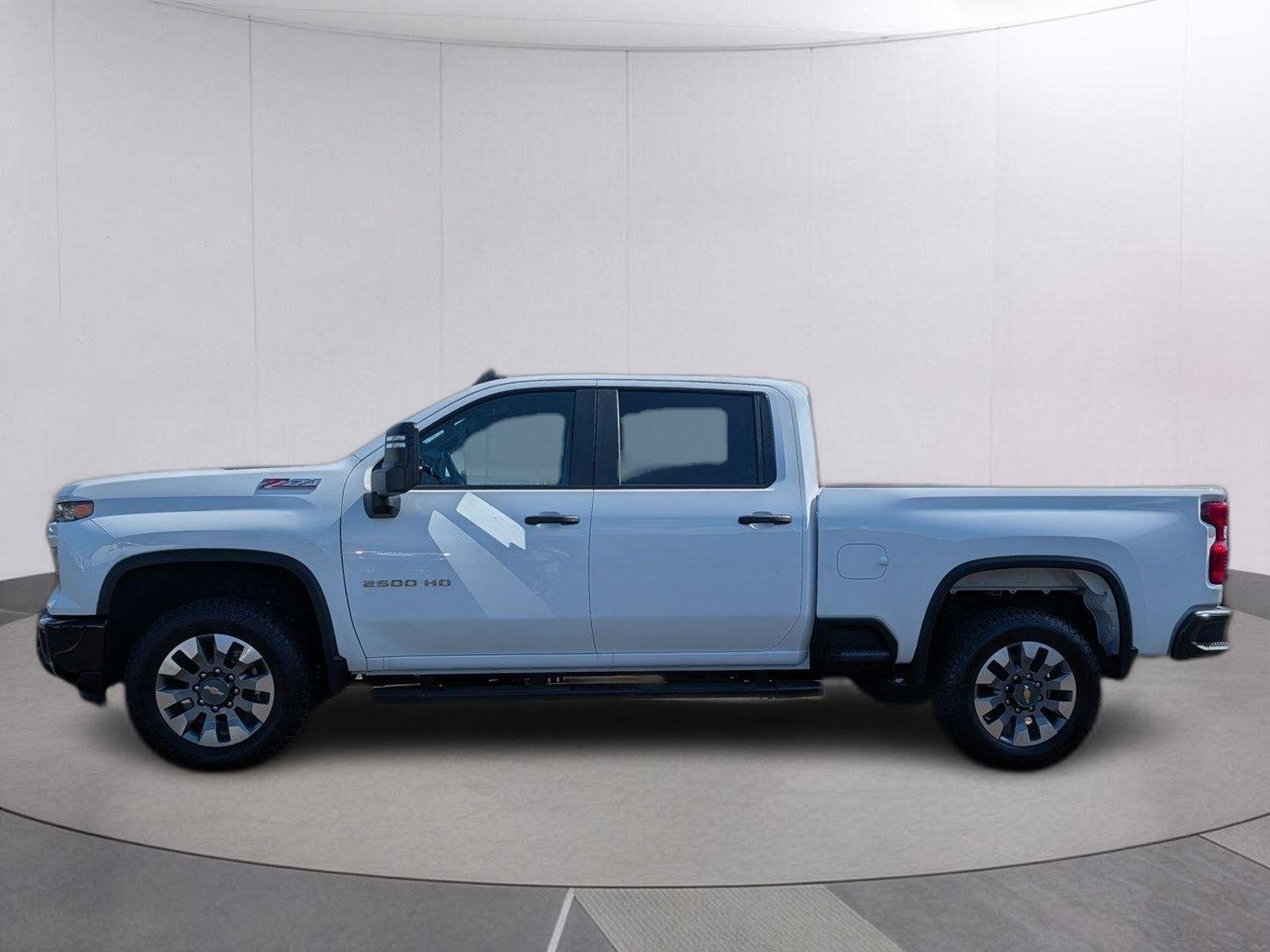 New 2026 Summit White Chevrolet Custom image 6
