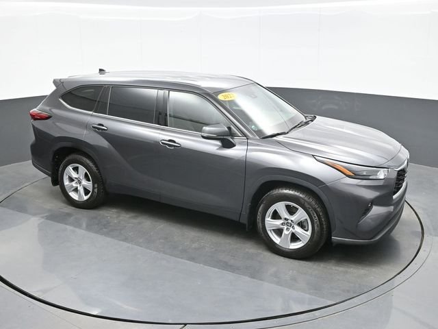 Used 2022 Gray Toyota LE image 15