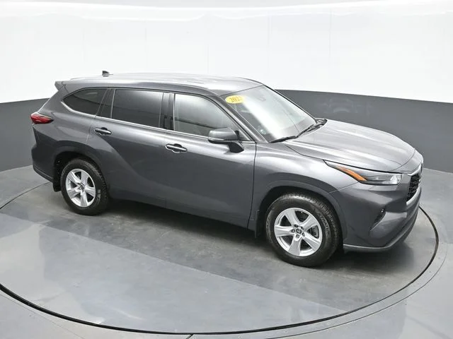 Used 2022 Gray Toyota LE image 15