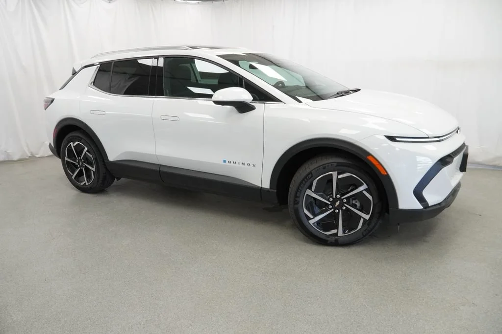 New 2026 Summit White Chevrolet LT image 33