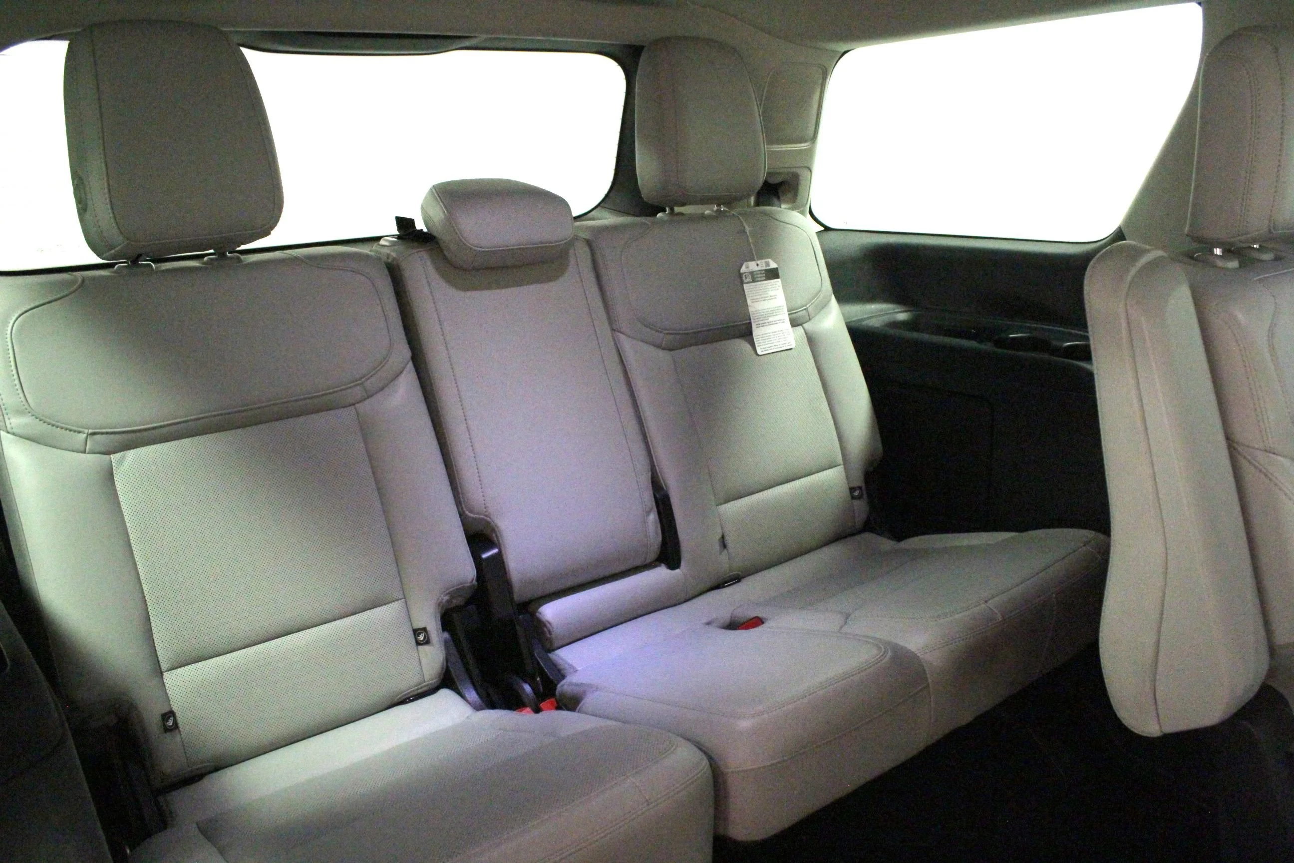 Used 2025 Black Metallic Ford Platinum image 19