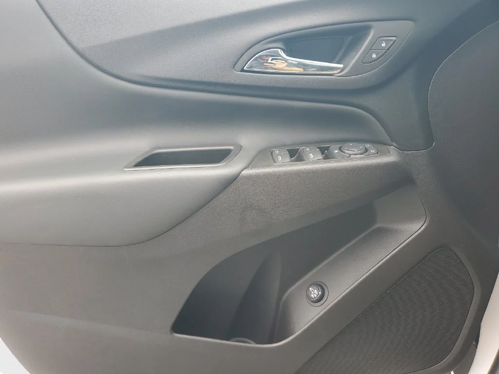 Used 2024 Summit White Chevrolet LT image 18